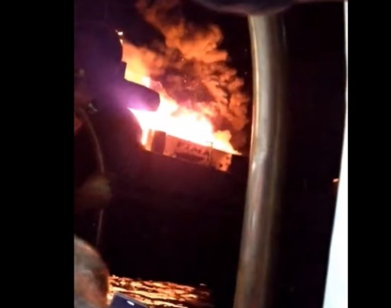 Пожар избухна на ферибот с 288 души. На борда е